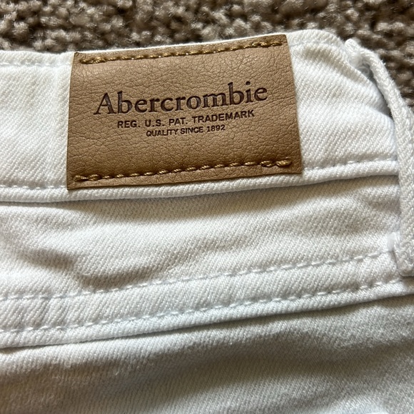 Abercrombie shorts in white girls size 9/10 - Picture 6 of 6